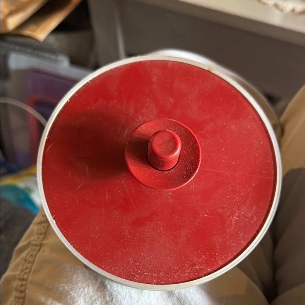 Red Circular Lid